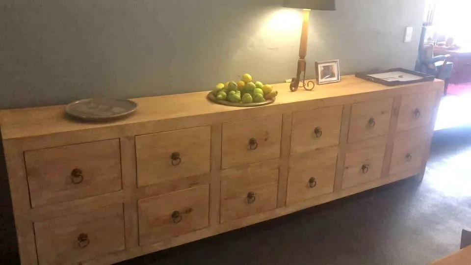 Entrance server, photo 1