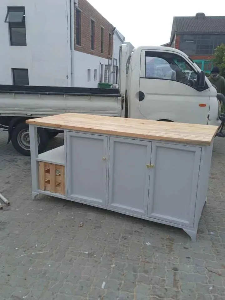 Kitchen island, photo 1