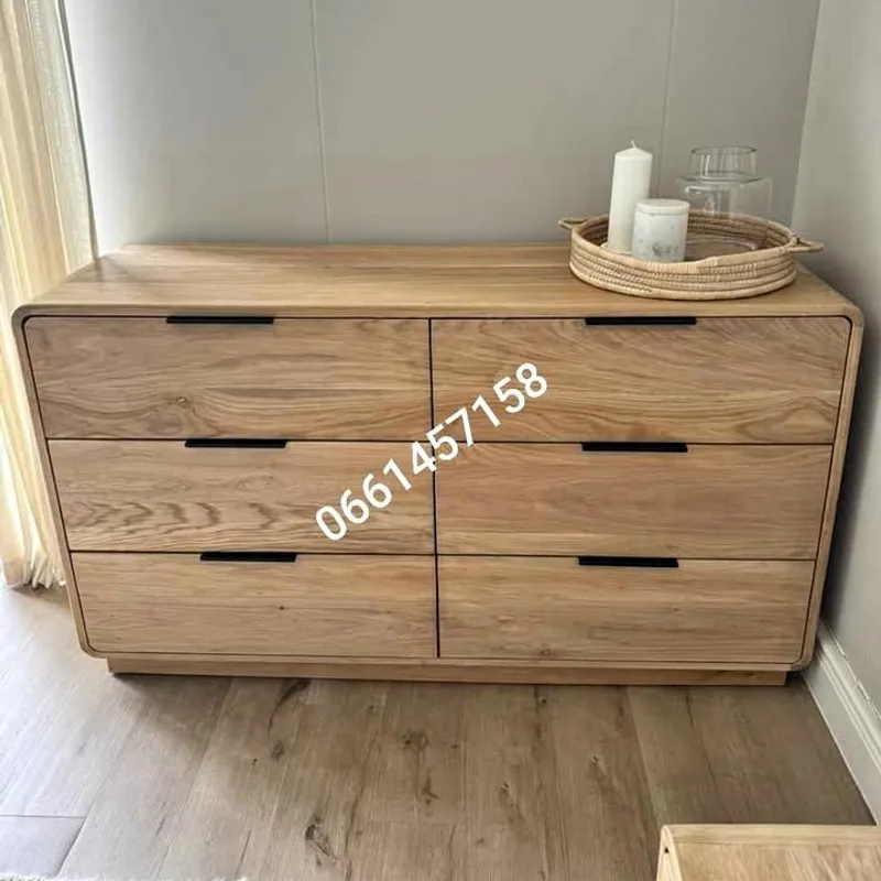 Oak chest of drawers