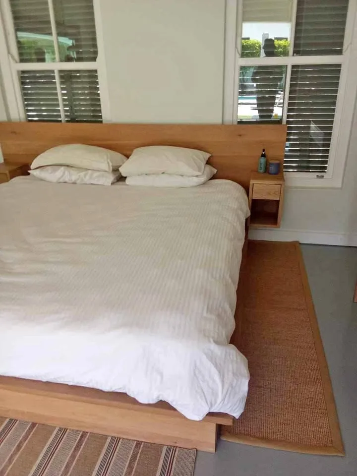 Oak king bed, photo 1